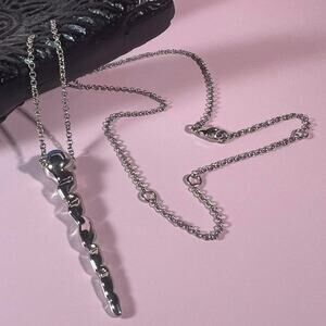 Hespera silver unicorn horn necklace
